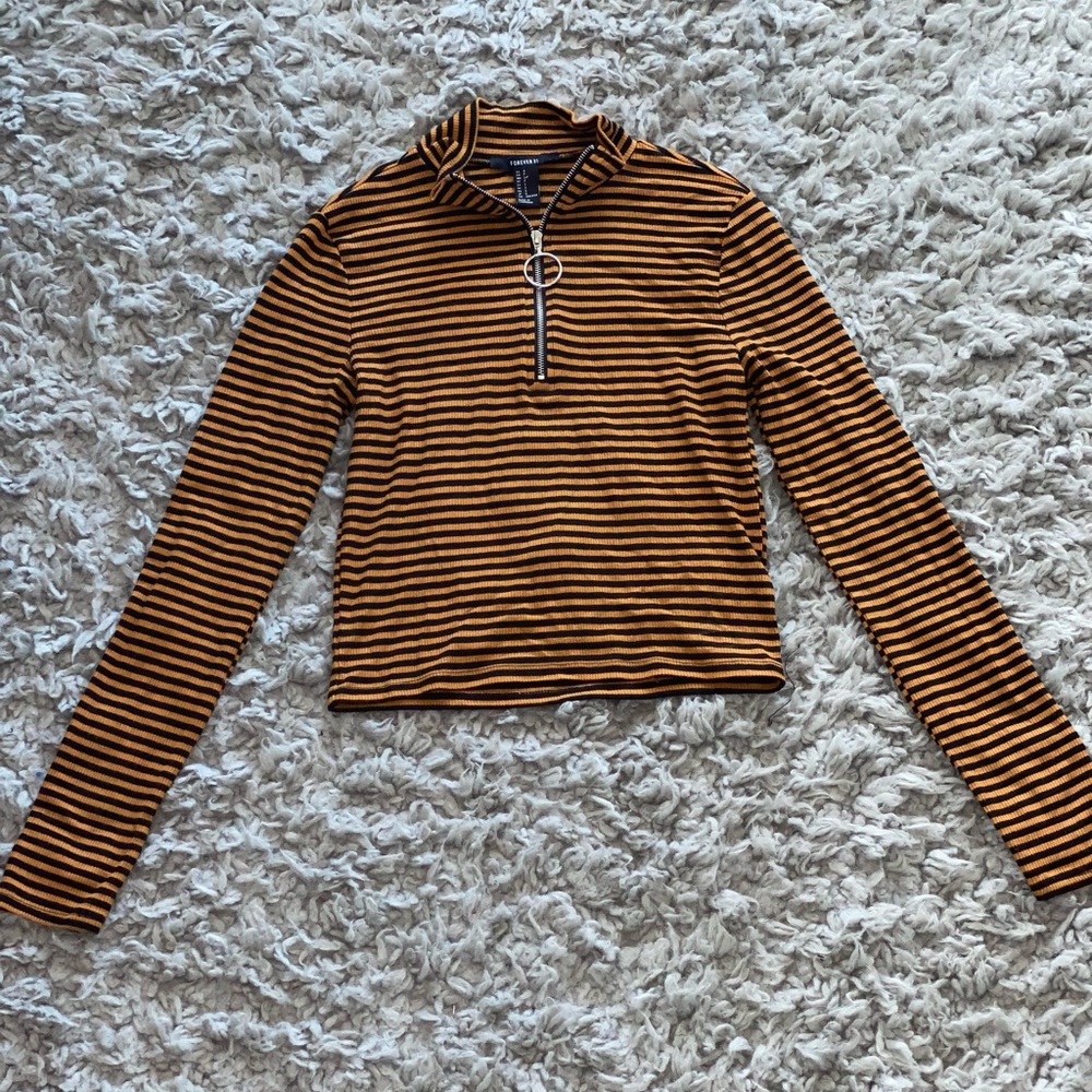 FOREVER 21 CROPPED LONG SLEEVE HALF ZIP SHIRT